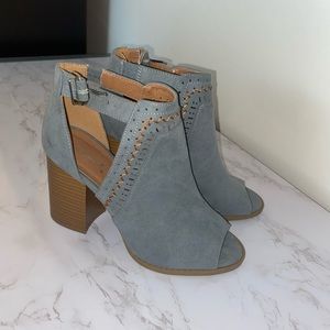 Cupid blue-grey open toed booties